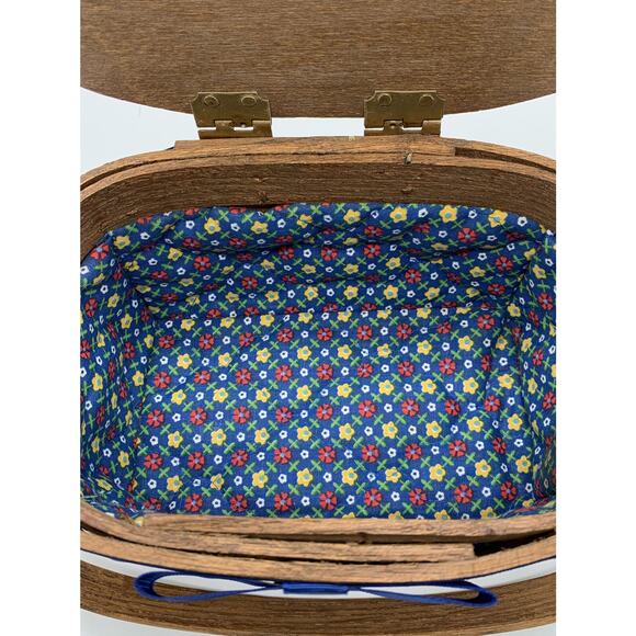 Vintage Hand Painted Signed Basket Purse Girl Ice Skating 8” x 5.75” Lined - Picture 7 of 9